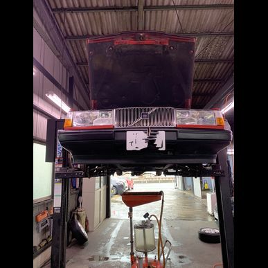 ９４０ボルボ車検入庫です